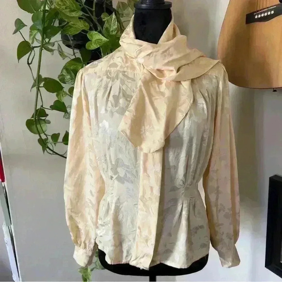 Vtg 90s Courtney Rhodes 100% Silk Buttercream Floral Necktie Blouse - Size 6P - Picture 4 of 9